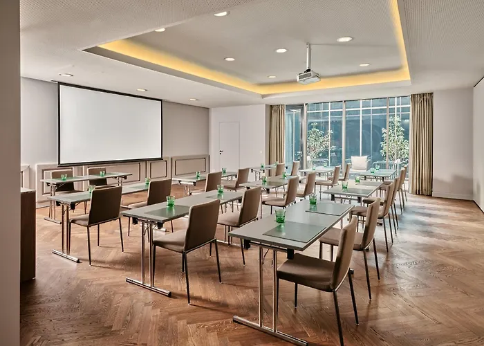 Отель Crowne Plaza