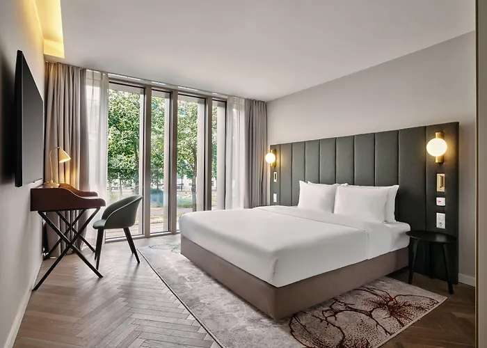 Crowne Plaza 4*