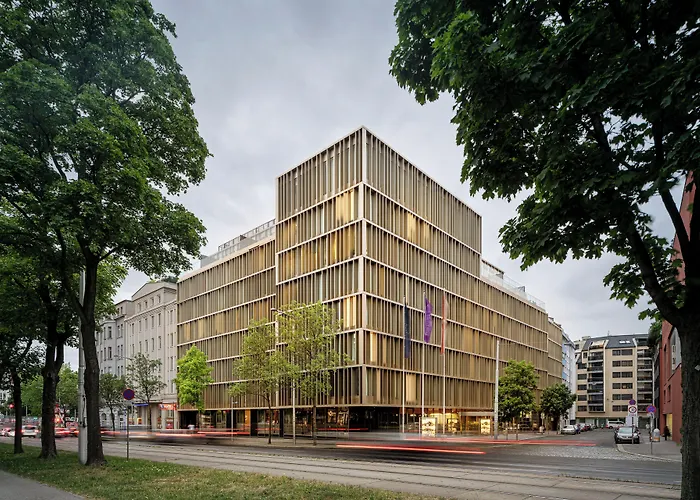 Crowne Plaza By Ihg Szálloda